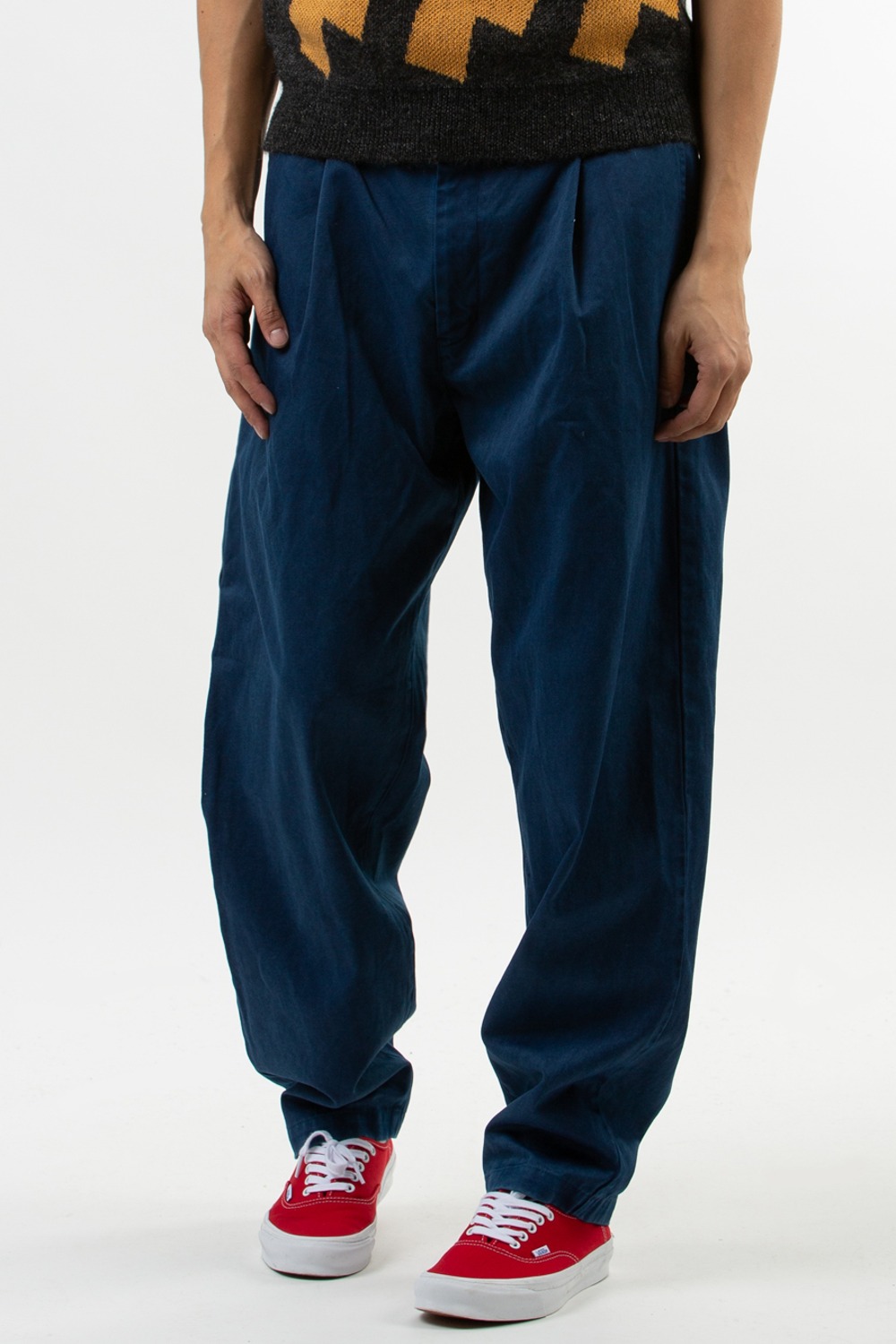 (22FW) J6725 MENS WOVEN COTTON TWILL ONE TUCKHAND DYED PANTS